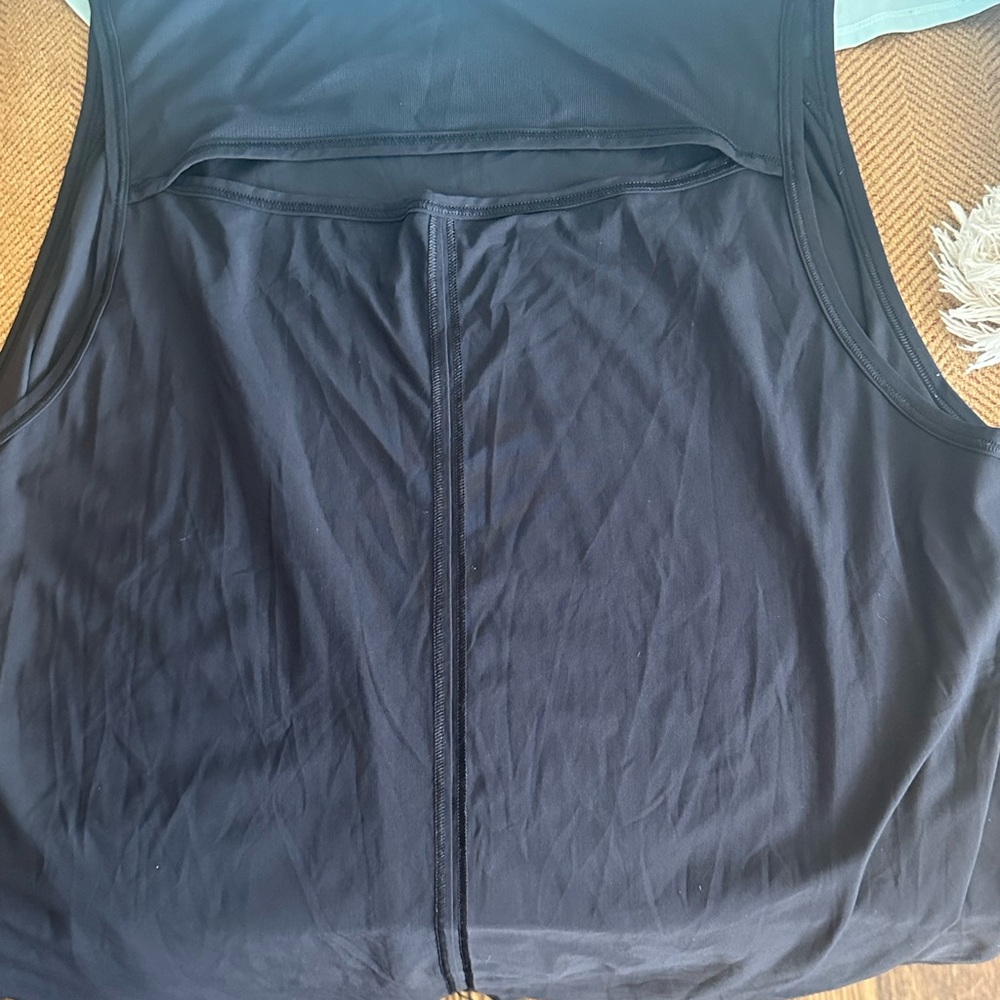 11 pieces lululemon athletica Women's 6 Tops 5 leggings - Picture 3 of 7
